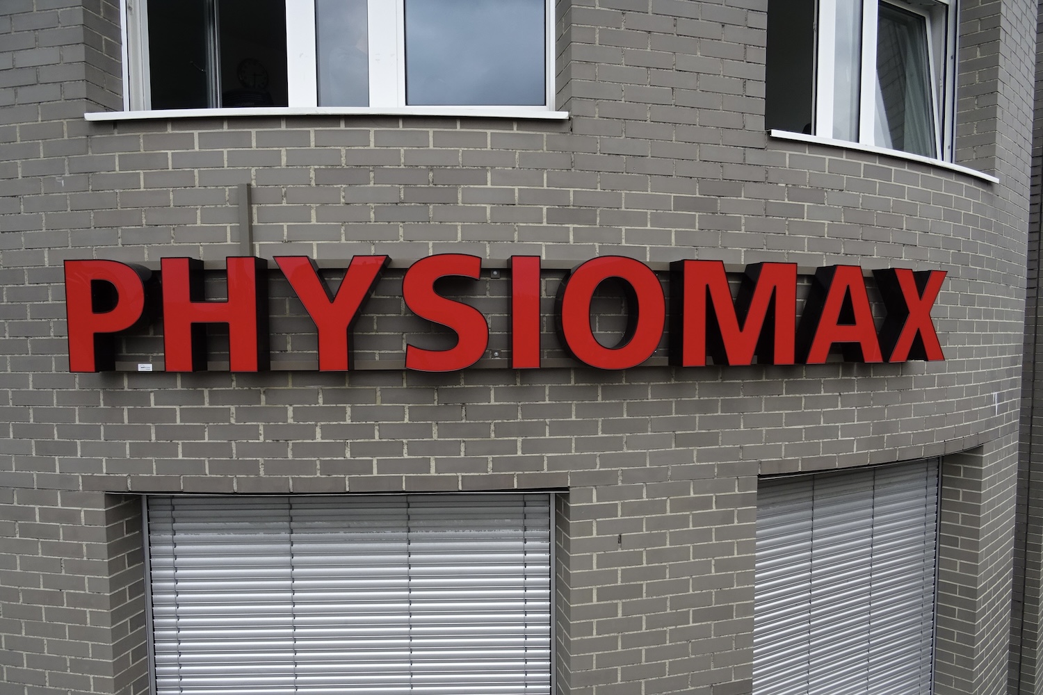 Aussenkennzeichnung Physiomax (Wettingen)