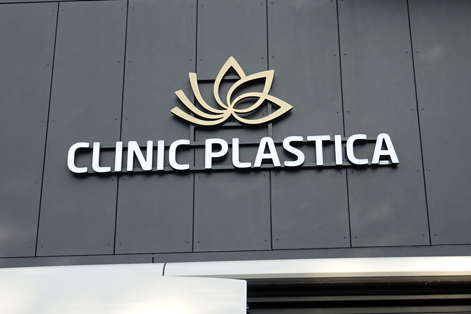 Aussenkennzeichnung Clinic Plastica - Plastische und ästhetische Chirurgie (Winterthur)