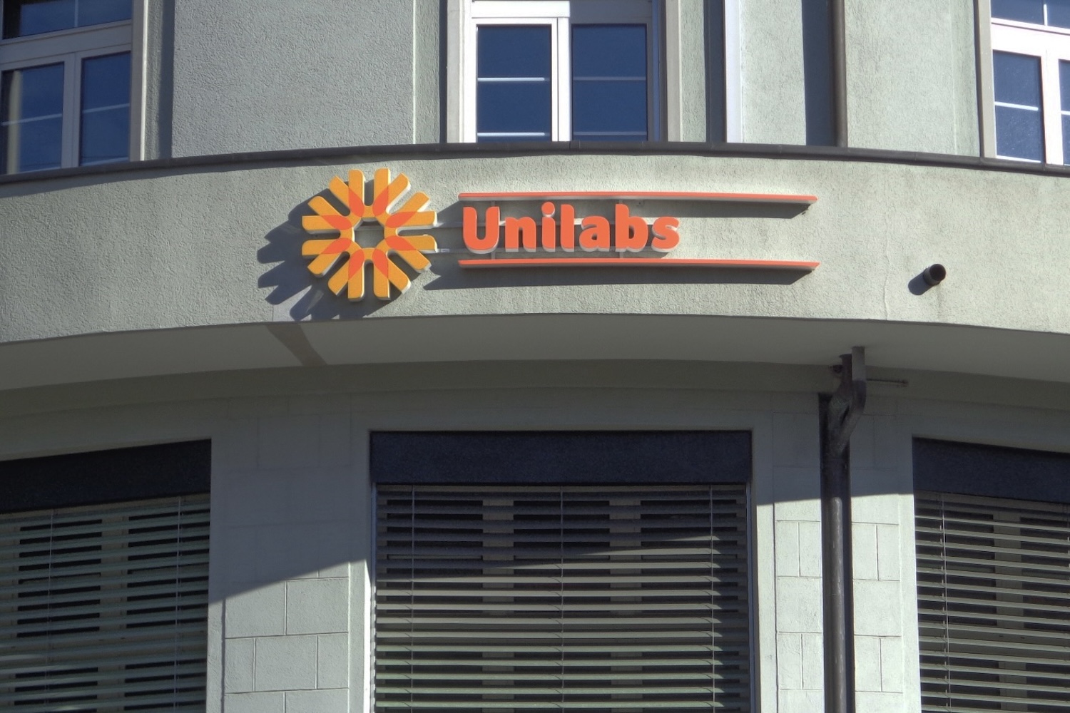 Aussenkennzeichnung Unilabs Labor für Medizinische Analytik (Dübendorf)