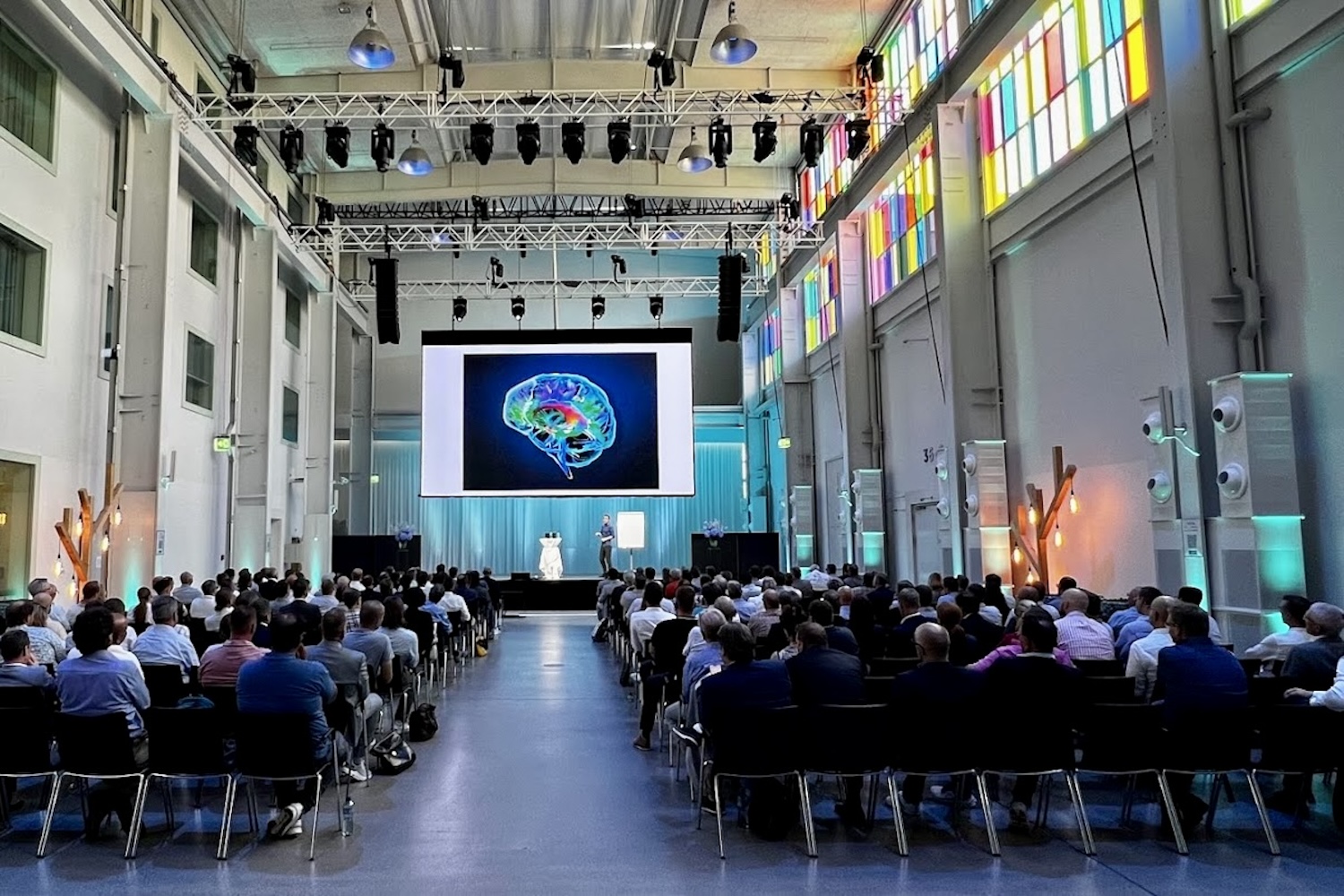 Konferenz - Projekt wurden von Markus Walder 
vormals bei Bright Entertainment AG, konzipiert und realisiert.